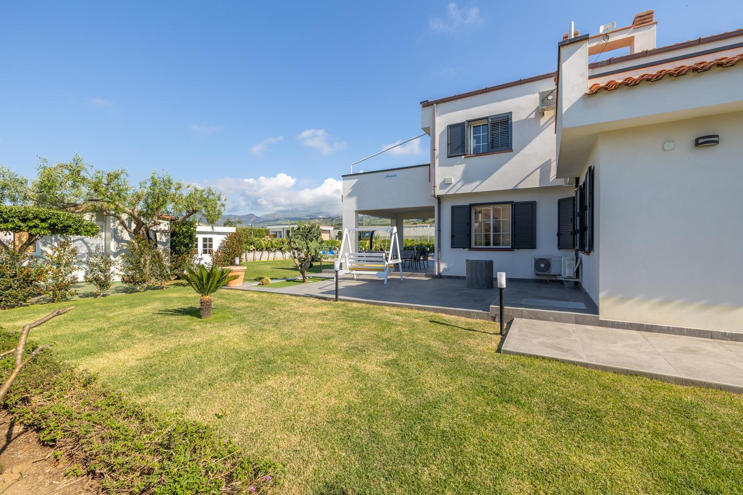 Sole Mare Deluxe Villa Campofelice Di Roccella Exterior photo