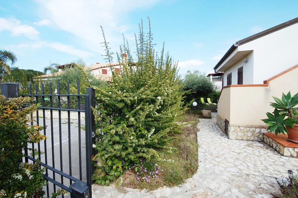 Sole Mare Deluxe Villa Campofelice Di Roccella Exterior photo